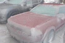 겨울에 비 온 다음날 러시아 주차장.jpg