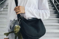 [쿠팡] 레드썬 남성 여성 반달 크로스백 가벼운 가방 12,900원