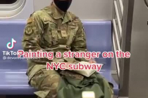 지하철에서 앞에 사람 그리는 유튜버