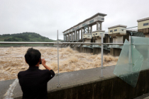 북 수해 심각…“황강댐 위 임진강 상류 댐 2개 붕괴”