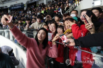 '배구여제' 김연경, 11년 만에 흥국생명 복귀…연봉 3억5천만원