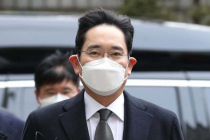'국정농단' 이재용 파기환송심 징역 2년 6개월…법정구속